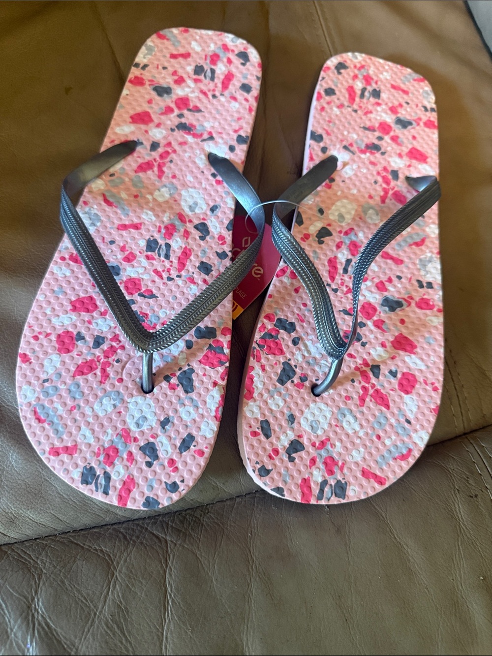 NWT Juncture size 9/10 Women's Pink Patterned Flip Flops
